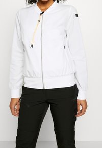 Icepeak Chaqueta de entrenamiento - white