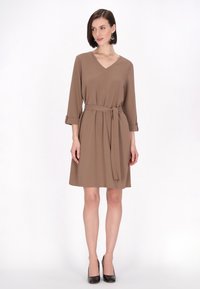 usha Vapaa-ajan mekko - beige