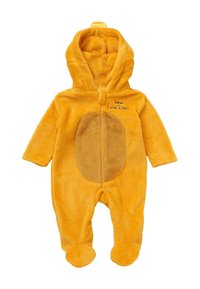 Gele fleeced babysnit met capuchon, voetenzolen en het logo van The Lion King op de borst met een donkerdere ovaal op de voorkant.