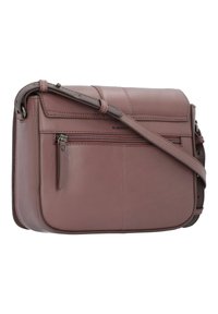 Borsa a tracolla in pelle malva con una leggera lucentezza, dotata di una tasca anteriore con zip, tracolla regolabile e dettagli cuciti.
