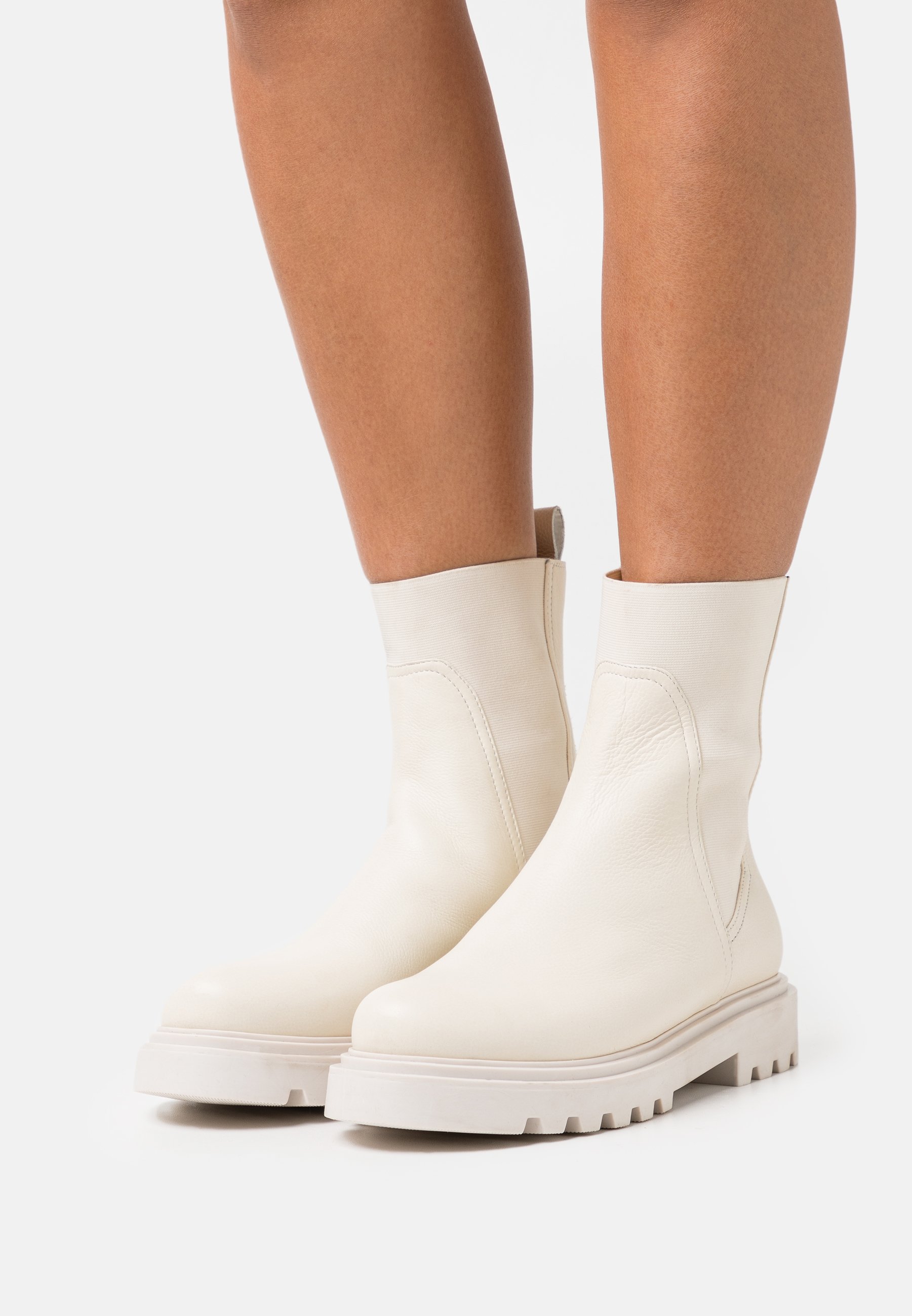 zign chelsea boots