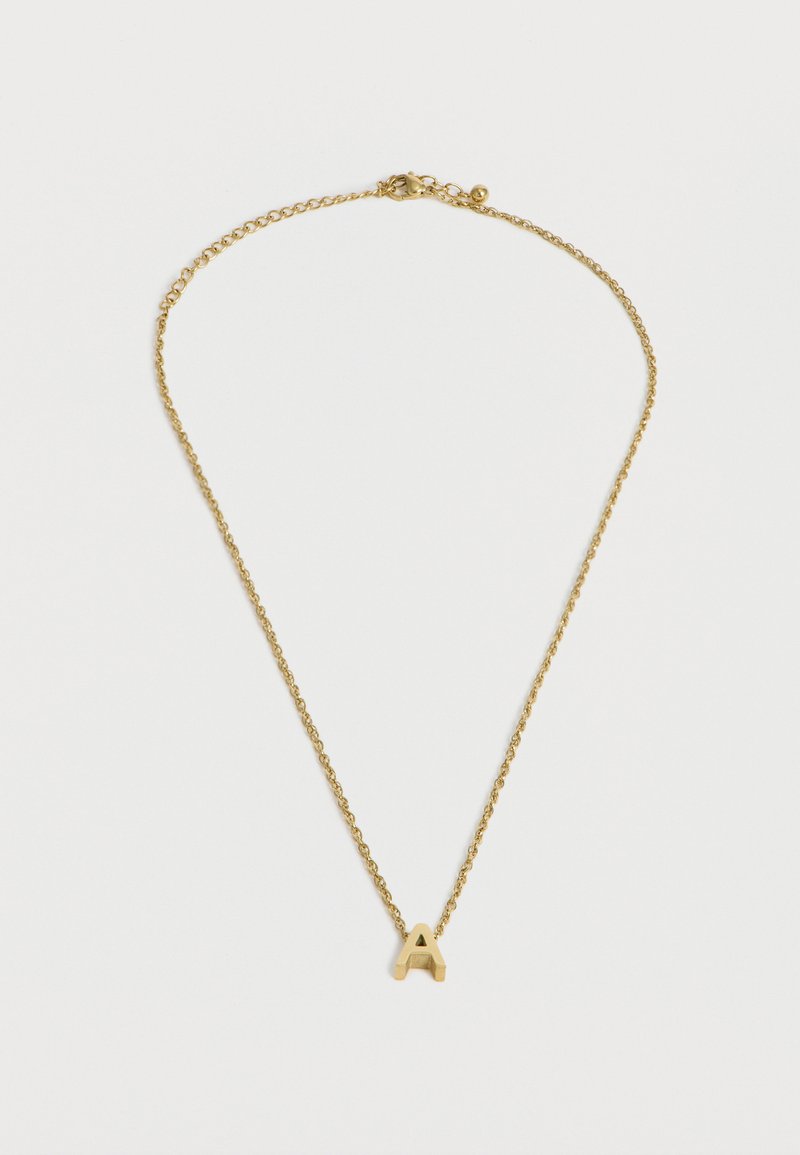 Collier délicat en chaîne d'or avec un pendentif unique en forme de lettre majuscule "A" et une petite fermeture.