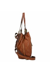 Borsa a spalla in pelle marrone con un design morbido, dettagli in metallo, tracolla regolabile e chiusura a zip superiore.