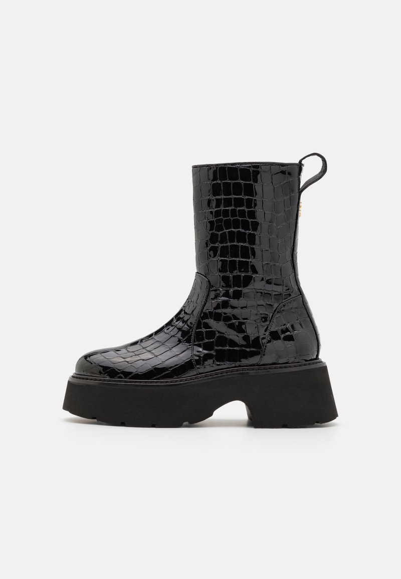 N°21 - Woman - Black - Boot