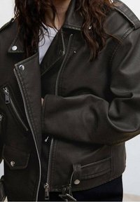 Mango Veste en similicuir - brown