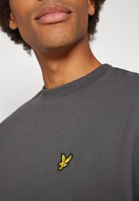Lyle & Scott OVERSIZED - Navadna majica - gunmetal