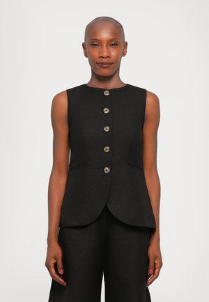 Gilet sans manches noir au design ajusté, avec un col rond et cinq boutons ronds sur le devant, fabriqué en tissu texturé.