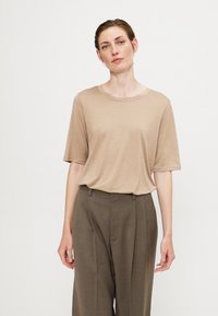 Filippa K ELENA TEE - T-shirts print - sandstone