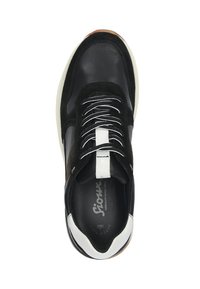 Schwarze Leder-Sneaker mit Wildlederakzenten, weißen Schnürsenkeln und einem kontrastierenden weißen Fersendetail. Verfügt über eine strukturierte Sohle für besseren Halt.