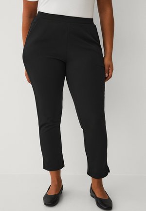 GEKÜRZTE MIT SCHMALER PASSFORM - Bukser - black