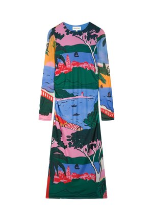 Langärmeliges Kleid mit farbenfrohem Landschaftsprint, der Bäume, Wasser, Boote, Hügel, rote Gebäude und einen Leuchtturm zeigt.