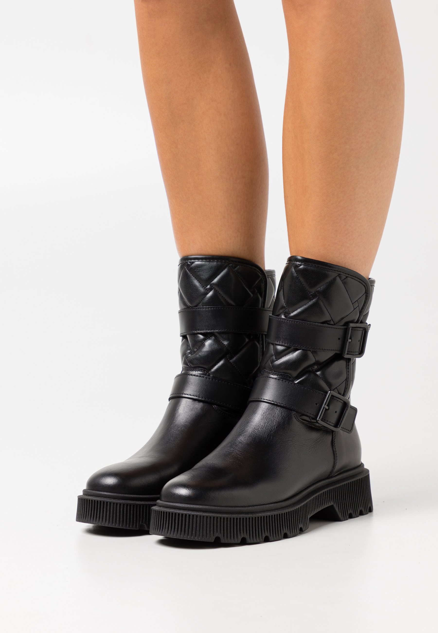 quilted boots black
