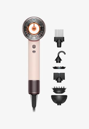 Föhn in roze en grijs met een ronde kop die een oranje licht uitstraalt. Inclusief vijf zwarte opzetstukken in verschillende vormen en functies.