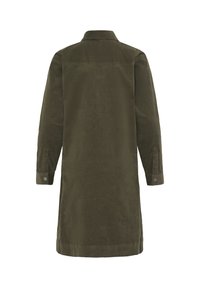Manteau vert olive à manches longues, longueur genou, vu de dos, avec col et poignets boutonnés, sans fermetures ni poches apparentes.