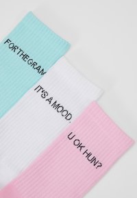 Urban Classics WORDING SOCKS 3 PACK - Calze - mint/rose/white