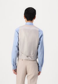 Isaac Dewhirst NOTCH SUIT THREE PIECE SLIM - Κοστούμι - mini pink