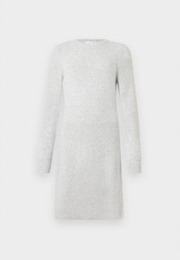 Abito lungo a maniche lunghe di colore grigio chiaro, lavorato a maglia con texture a coste nella parte inferiore, vita aderente e scollo rotondo.