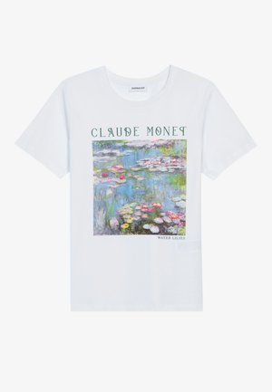 Vit bomull t-shirt med ett färgglatt motiv av Monet's näckrosor, med "Claude Monet" text ovan och "Näckrosor" text nedan.