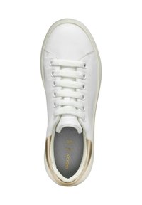 Sneaker blanc avec une tige en cuir lisse, bout arrondi et accent doré sur le talon. Dispose de lacets plats et d'une doublure intérieure grise.