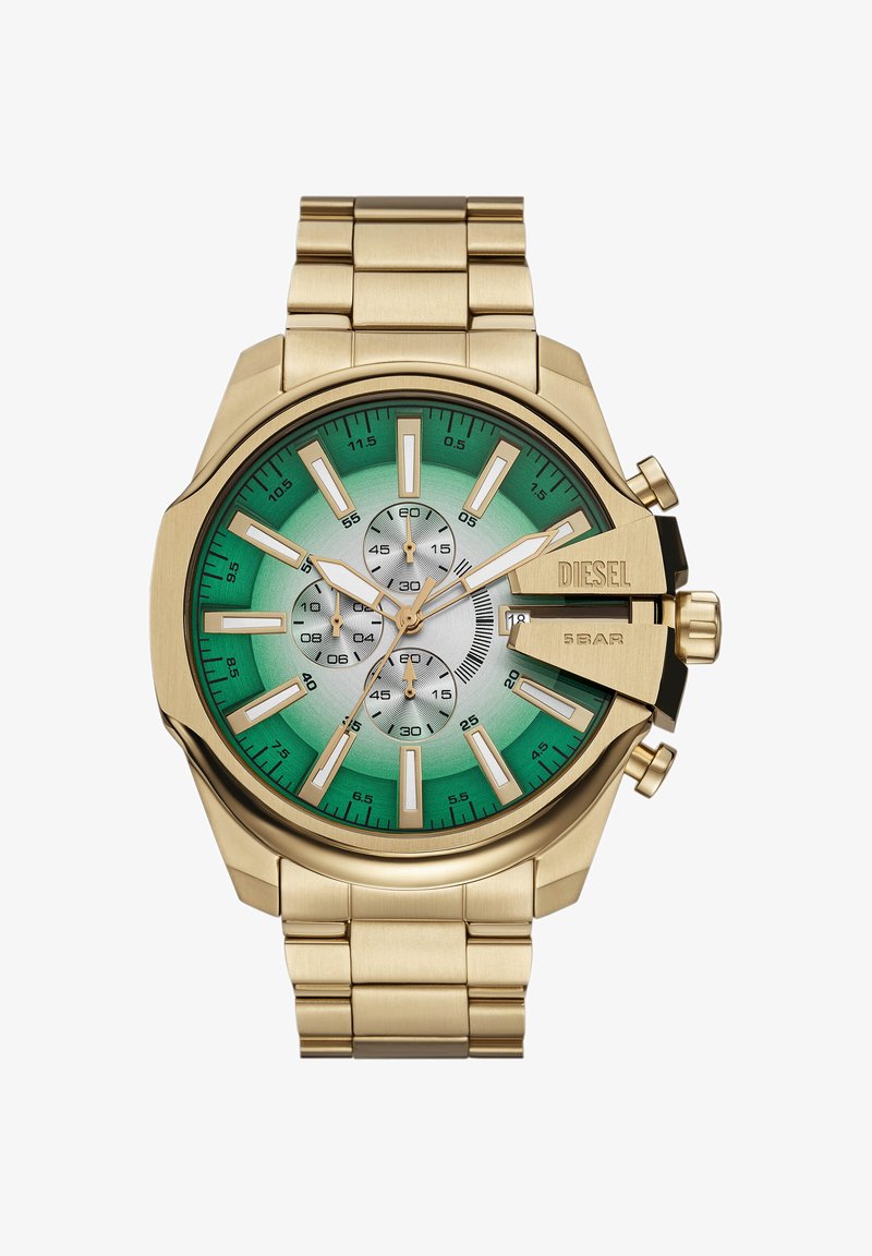 Montre-bracelet en métal doré avec cadran dégradé vert, trois sous-cadrans, aiguilles lumineuses, guichet date et logo Diesel sur le côté.
