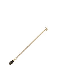 Pulsera de cadena dorada que presenta un colgante de labradorita en forma de lágrima con un capuchón texturizado. Detalles de eslabones de cadena lisos y broche de palanca.