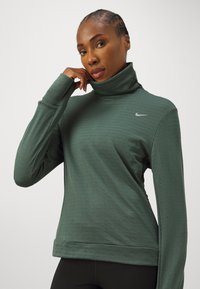 Nike Performance THERMA-FIT SWIFT - Pikkade varrukatega topp - vintage green/silver