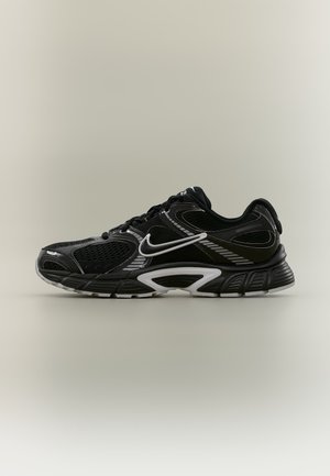 Nike Sportswear, V5 RNR - Маратонки - black/black/white/dark smoke grey