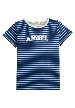 T-shirt à manches courtes rayé horizontalement bleu et blanc avec col blanc et le mot « ANGEL » imprimé en lettres blanches grasses sur la poitrine.