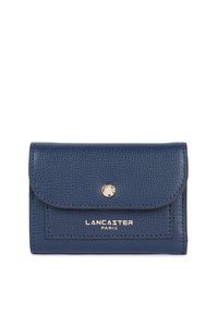 Portafoglio in pelle blu navy con una texture a granello, dotato di chiusura a scatto dorata e logo "Lancaster Paris" impresso sulla parte frontale.
