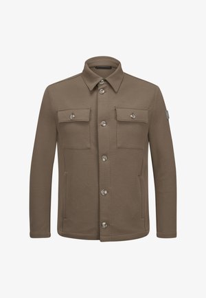 Braune langärmelige Jacke mit Knopfleiste, zwei verschließbaren Brusttaschen und Seitentaschen, mit Kragen und einem kleinen Logoaufnäher am Ärmel.