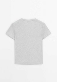 Grå kortærmet t-shirt lavet af bomuld. Standard crew neck-design med en glat tekstur og uden synlige mønstre eller accenter.