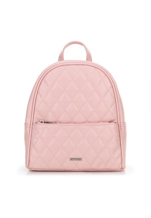 Roze gewatteerde rugzak van synthetisch materiaal, met een ronde bovenkant, een voorvak met rits en een klein draaghandvat bovenop.