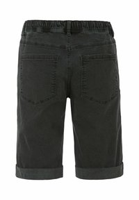 Svarta jeansshorts med elastisk midjeresår, uppvikta kanter, två bakfickor och en slät textur. Bakifrån, som visar den funktionella designen.