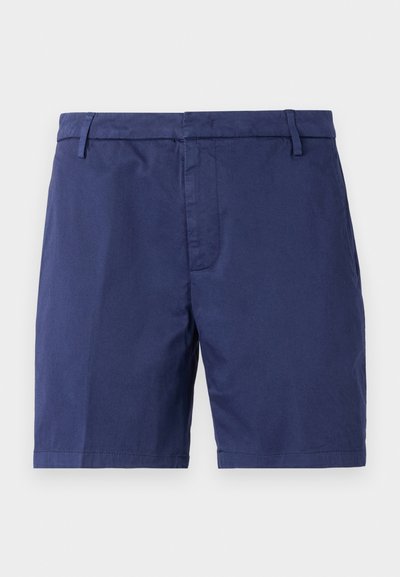 Pantaloni scurți din bumbac bleu marin, cu față plată, două buzunare laterale și margine dreaptă. Prezintă bucle pentru curea și o textură netedă.