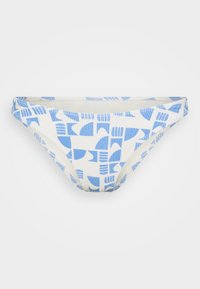 Fehér anyagú bikini alsó, texturált felülettel, geometrikus, kék mintázattal, amely formákat és vonalakat tartalmaz.