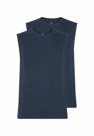 Due magliette semplici senza maniche blu navy scuro con scollo rotondo, impilate con una leggermente dietro l'altra su sfondo bianco.