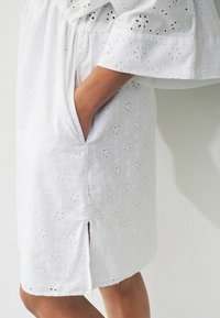 Next KAFTAN - REGULAR FIT - Robe de jour - white broderie