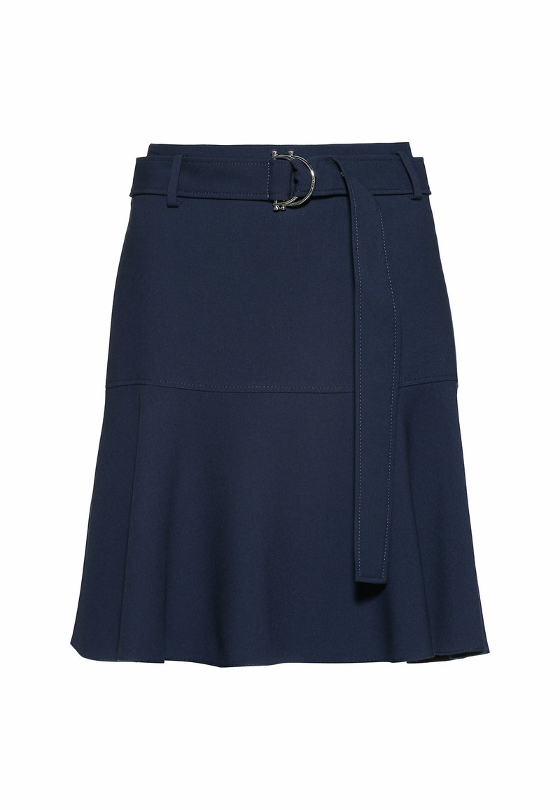 Jupe bleu marine avec un design évasé, fabriquée dans un tissu lisse. Elle dispose d'une ceinture avec une boucle circulaire en argent et des accents de couture.