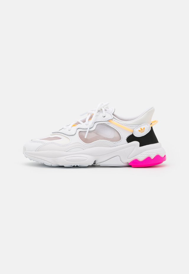 OZWEEGO LITE - Sneaker low - footwear white/hazy orange