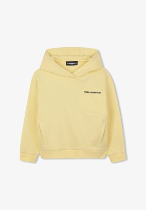 Geel sweatvest met capuchon gemaakt van zachte stof, voorzien van een grote capuchon, een voorzak en zwarte logotekst op de linkerborst. Gladde textuur, casual ontwerp.