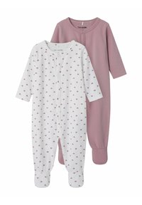 Deux grenouillères pour bébé : l'une blanche avec de petits cœurs roses et une fermeture à boutons, l'autre de couleur rose uni, toutes deux en tissu doux avec des manches longues et un design avec pieds.