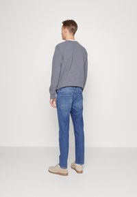 Marc O'Polo DENIM STITCHED HEM - Calças de ganga de perna direita - greyish light blue
