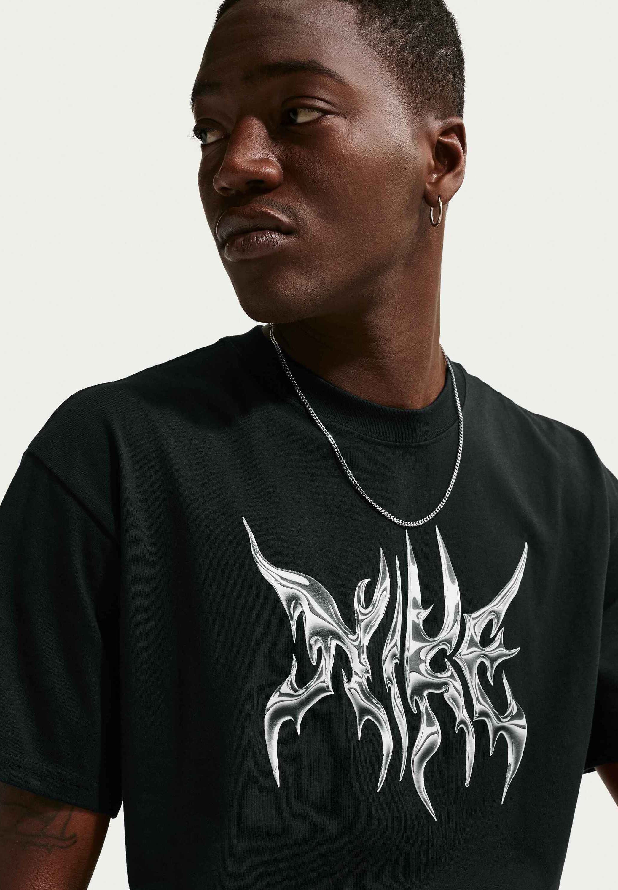Nike Sportswear U NSW LSE OC FROG - Print T-shirt - black