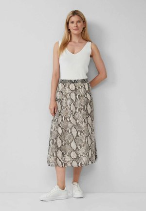 - Spódnica trapezowa