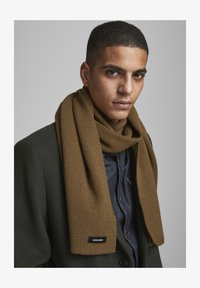Unselected, tan
