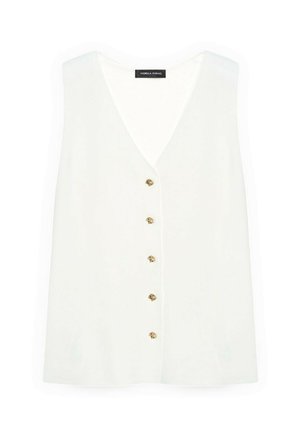 Blusa blanca sin mangas con escote en V y seis pequeños botones dorados en forma de concha en la parte delantera, etiquetada Fiorella Rubino.