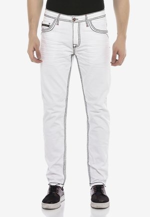 Weiße Jeans aus Denim mit schwarzem Stick, schlanke Passform, fünf Taschen, Frontknopfverschluss und einem Markenetikett am Taillenbund.