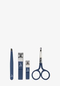Nagelverzorgingsset met een blauwe rubberen grip: pincet, nagelknipper, teennagelknipper en ronde scharen met accenten van roestvrij staal.