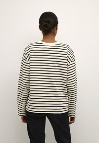 Kaffe KAWINNI - Pikkade varrukatega topp - antique white black stripe