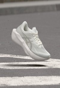 Επιλέχθηκε, white/white